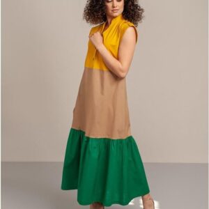 Długa kolorowa sukienka z odkrytymi ramionami