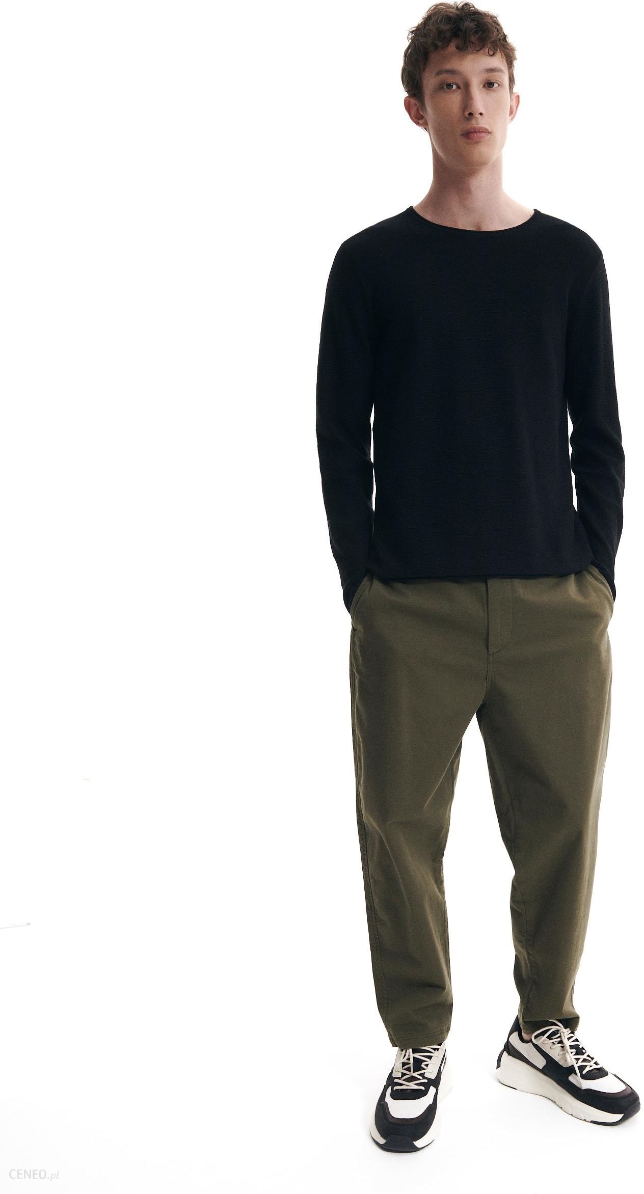 Reserved - Dopasowany sweter w prążki - Czarny