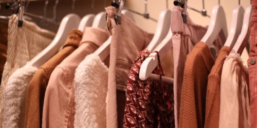Ubrania używane H&M – modna alternatywa dla nowych kolekcji
